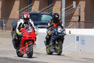 media/Aug-26-2022-Fastrack Riders (Fri) [[055e3b3c9d]]/level 2/Session 1 Start Finish/